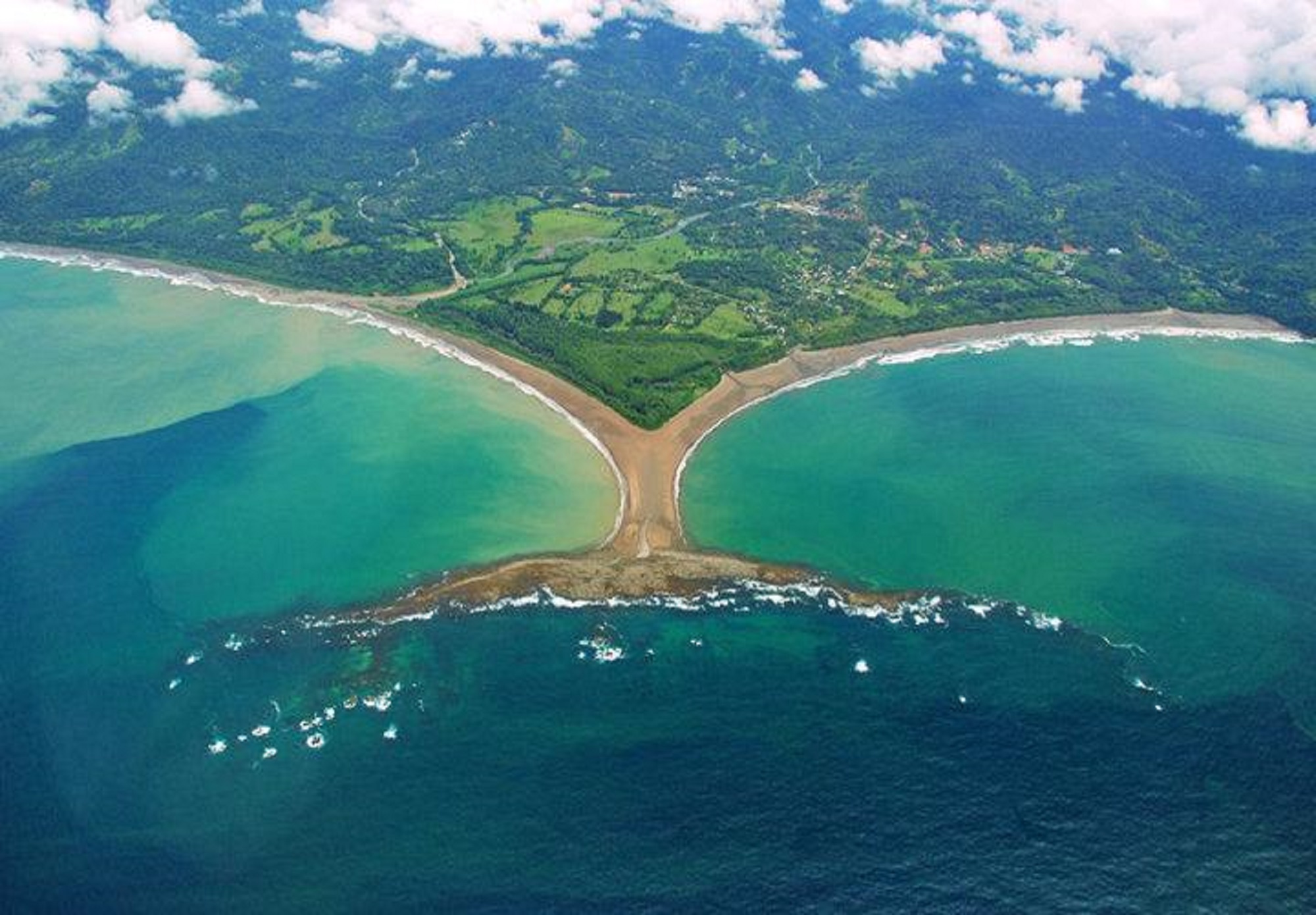 Коста рика. Павонес Коста Рика. Коста Рика пляжи. Пляж хвост кита Коста Рика.