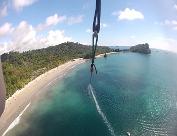 Parasailing in Manuel Antonio