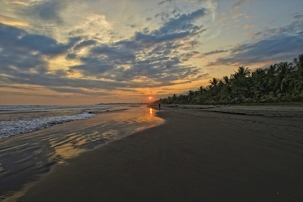 Esterillos Beach