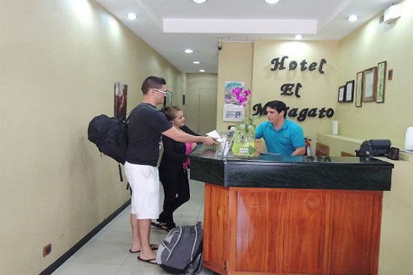 Hotel El Maragato lobby