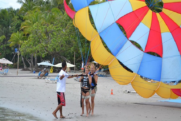 Parasailing en Manuel Antonio