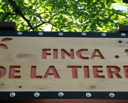 De La Tierra – EcoHouse Farm